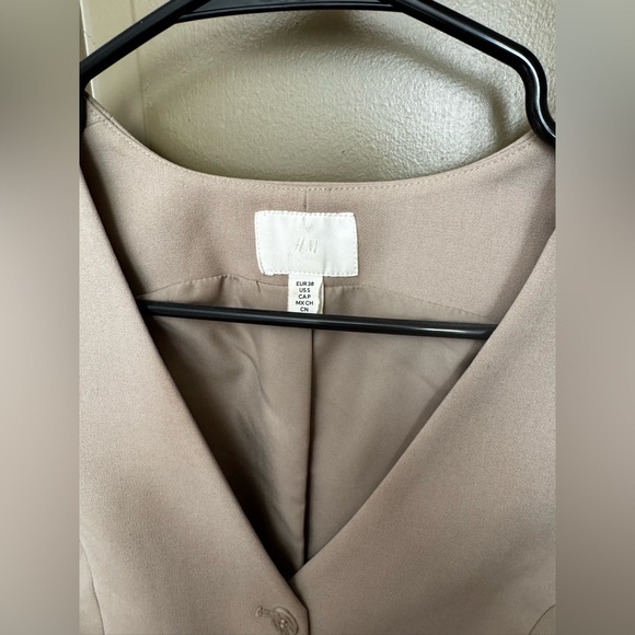 H&M Tailored Beige Sleeveless Button Vest - Picture 3 of 3